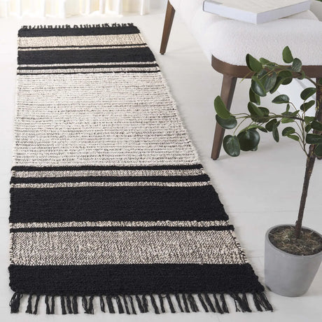 Safavieh Natural Fiber 2'-3" x 8'-0" Rug in Ivory / Black