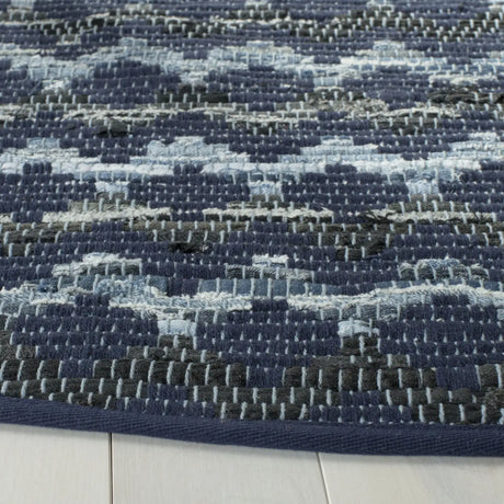 Safavieh Montauk 6'-0" x 6'-0" Rug in Navy Blue / Black