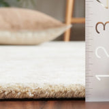 Safavieh Glamour 4'-0" x 6'-0" Rug in Gold / Ivory