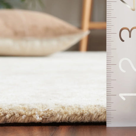 Safavieh Glamour 4'-0" x 6'-0" Rug in Gold / Ivory
