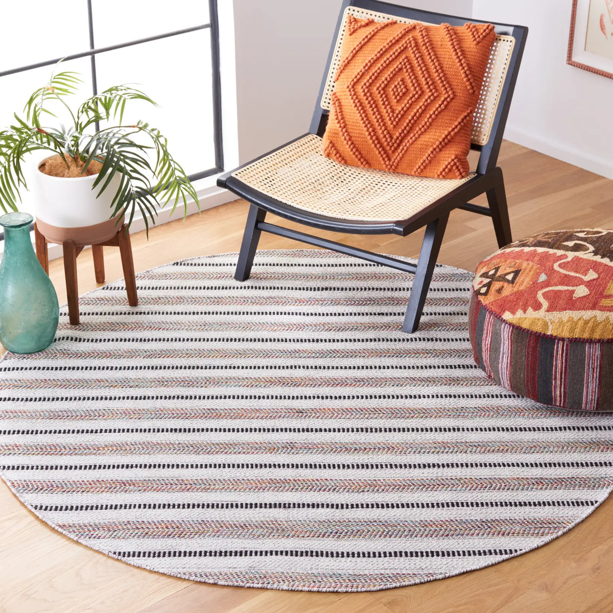 Safavieh Montauk 6'-0" x 6'-0" Rug in Grey / Ivory
