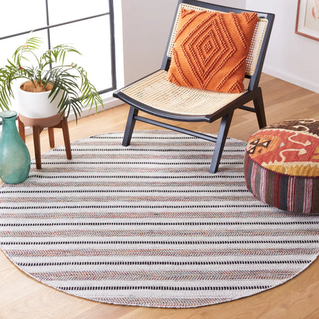 Safavieh Montauk 6'-0" x 6'-0" Rug in Grey / Ivory