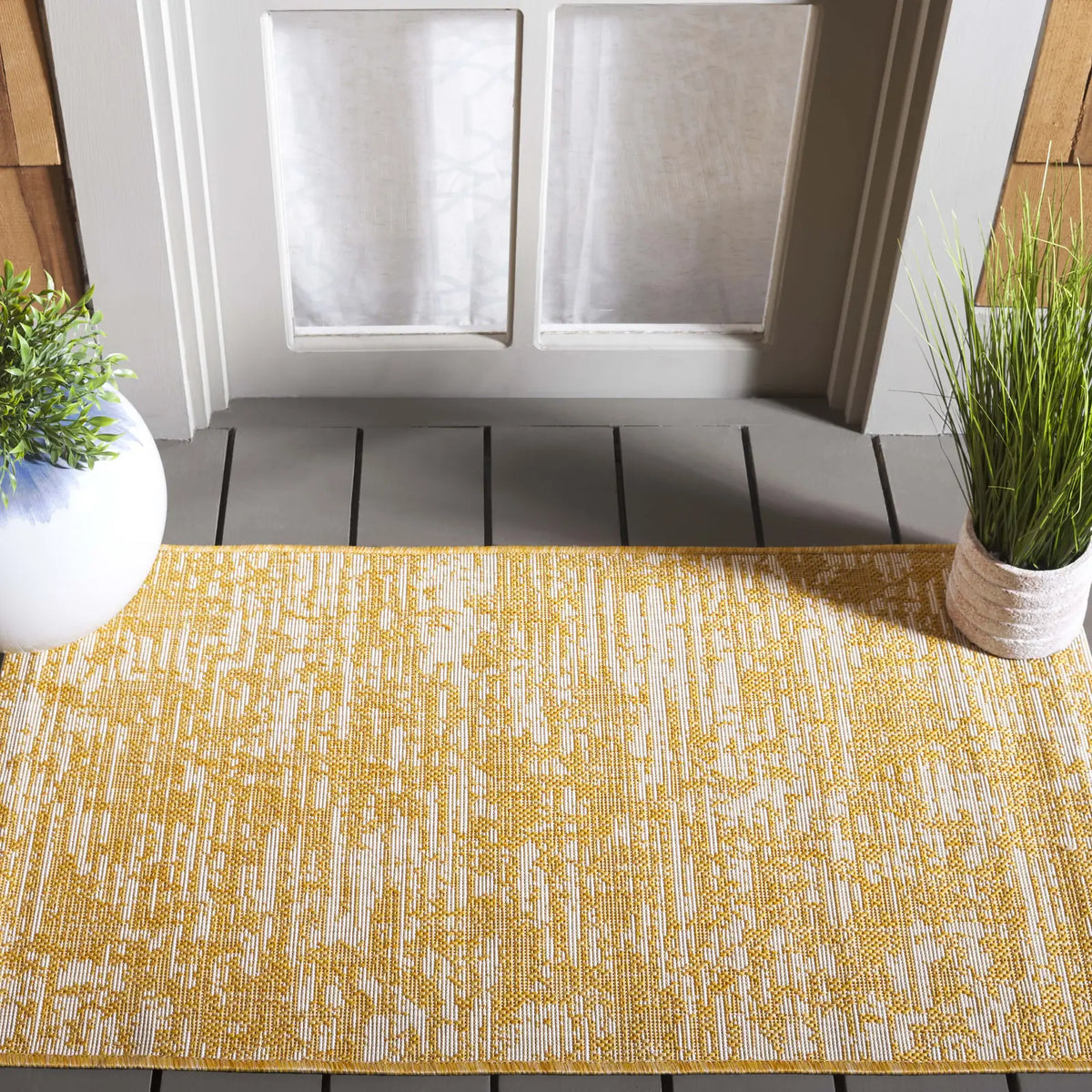 Safavieh Courtyard 2'-0" x 3'-7" Rug in Gold / Ivory