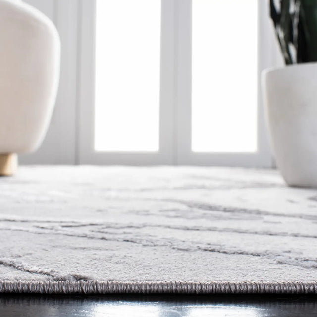 Safavieh Amelia 4'-5" x 6'-5" Rug in Grey / Gold