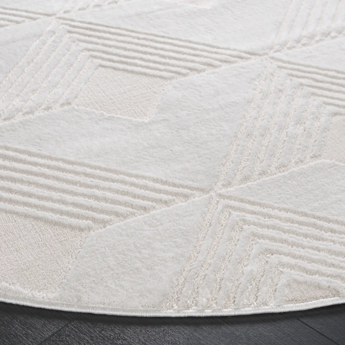 Safavieh Saylor 100 6'-3" x 6'-3" Rug in Ivory