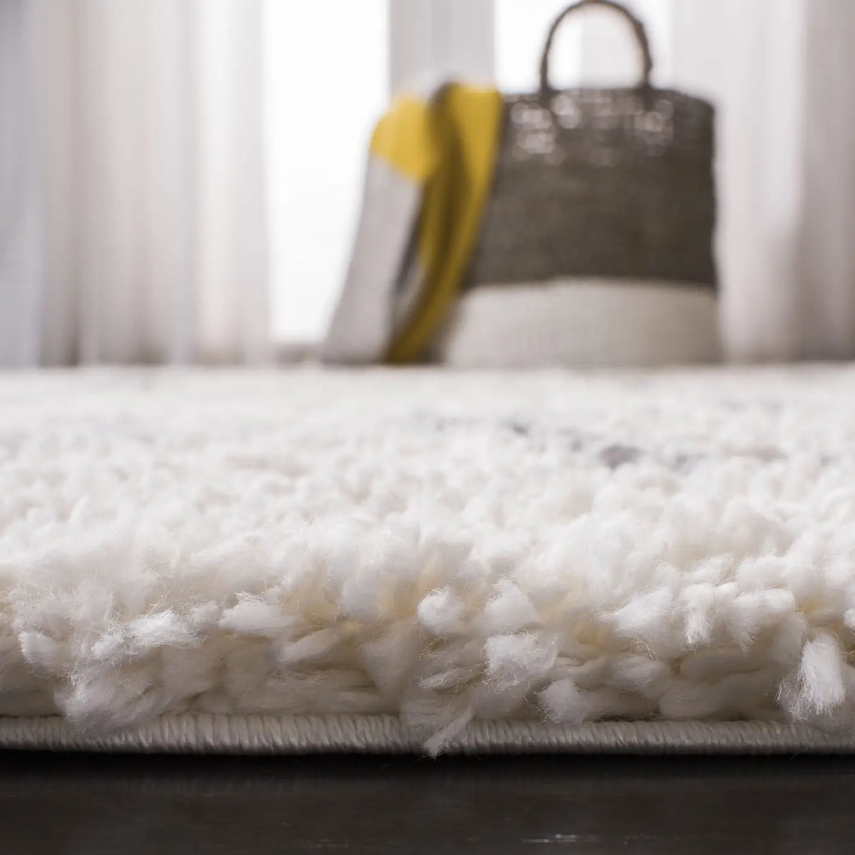 Safavieh Fontana Shag  800 4'-0" x 6'-0" Rug in Cream / Grey