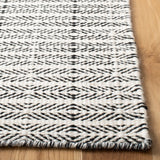Safavieh Vermont 4'-0" x 6'-0" Rug in Black / Ivory