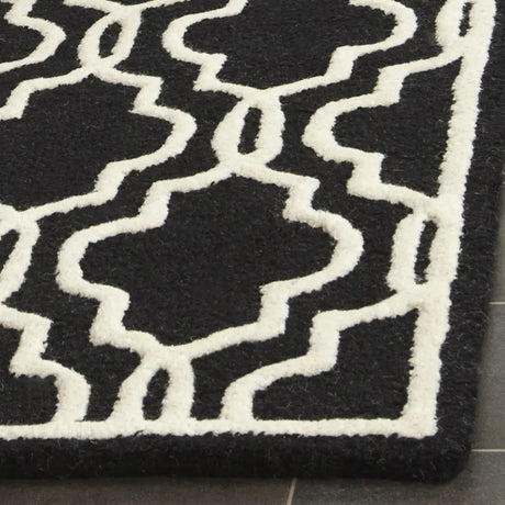 Safavieh Cambridge 2'-6" x 12'-0" Rug in Black / Ivory