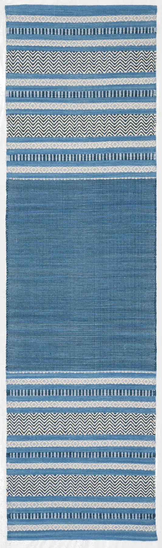 Safavieh Montauk 2'-6" x 10'-0" Rug in Blue / Grey