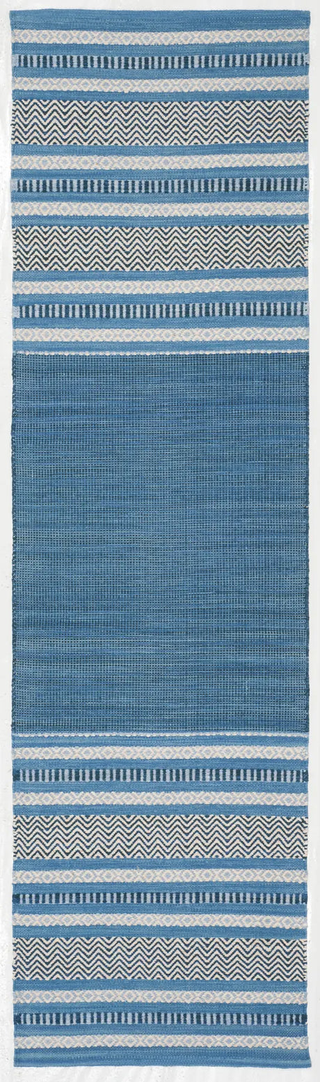 Safavieh Montauk 2'-6" x 10'-0" Rug in Blue / Grey
