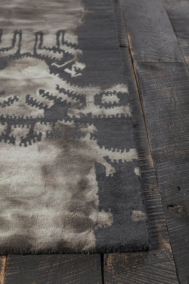 Chandra Cailin CAI-42002 Charcoal / Gray rug, corner detail