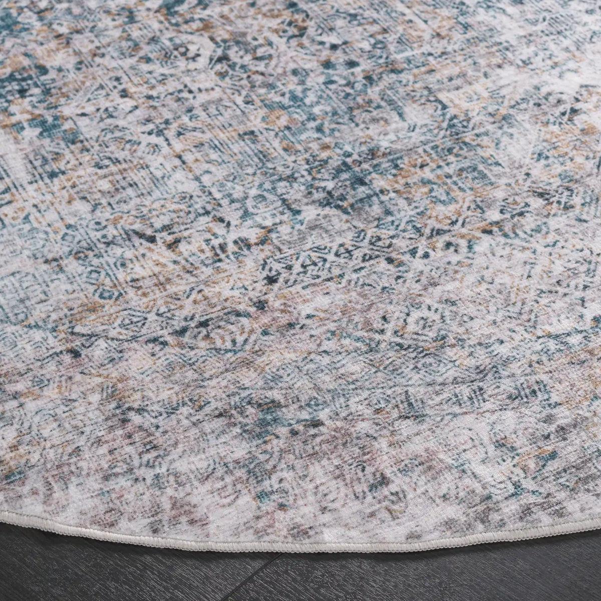 Safavieh Santa Monica 6'-0" x 6'-0" Rug in Dark Green / Beige