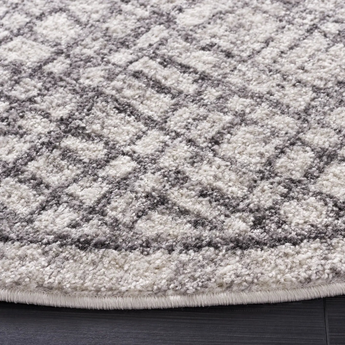 Safavieh Adirondack 6'-0" x 6'-0" Rug in Silver / Ivory