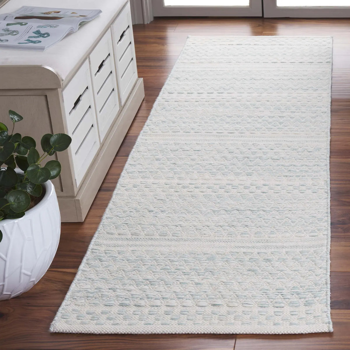 Safavieh Kilim 2'-3" x 8'-0" Rug in Ivory / Light Blue