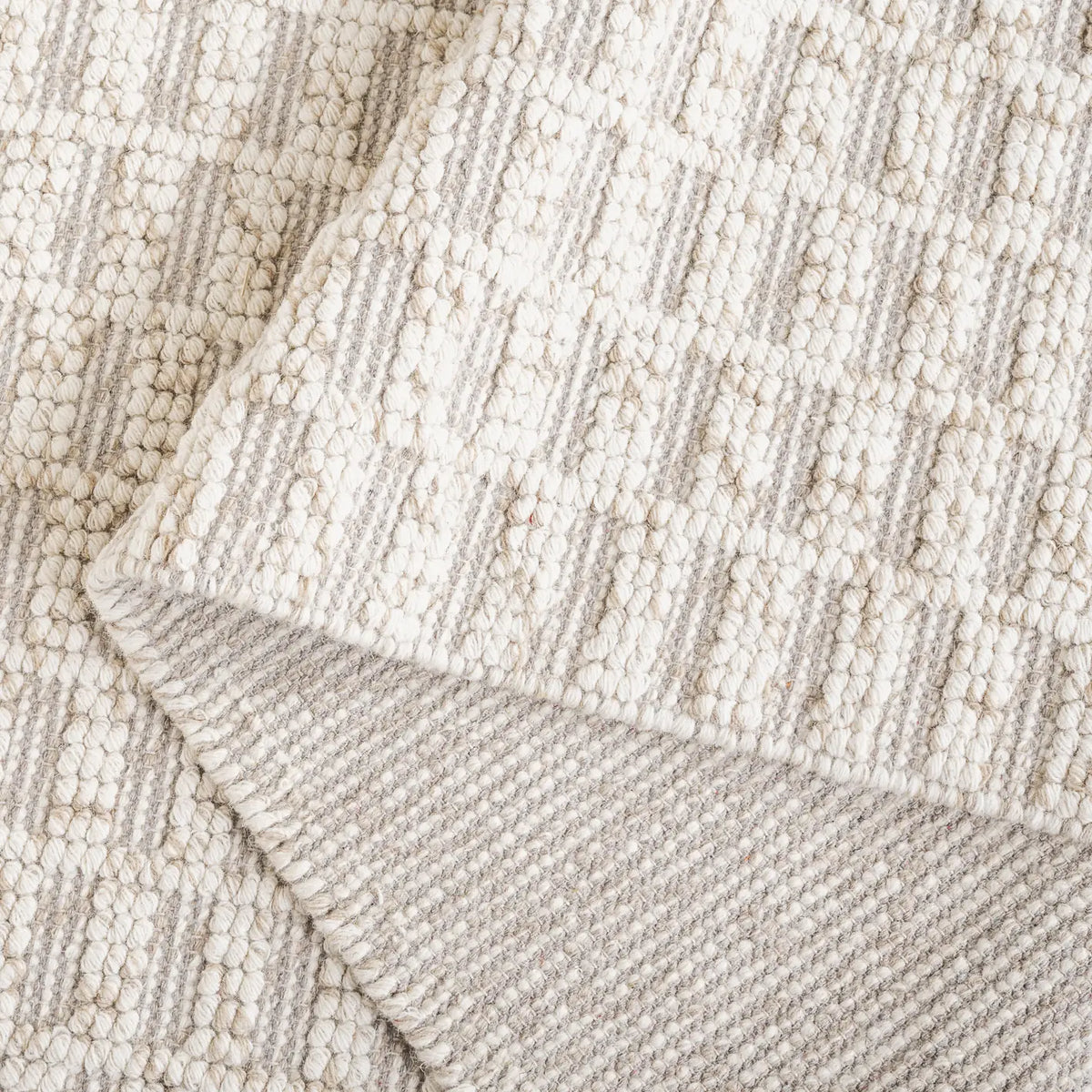 Safavieh Natura 4'-0" x 6'-0" Rug in Brown / Ivory