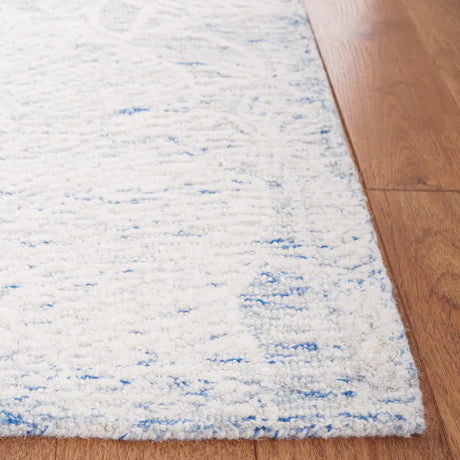 Safavieh Metro 4'-0" x 6'-0" Rug in Blue / Ivory