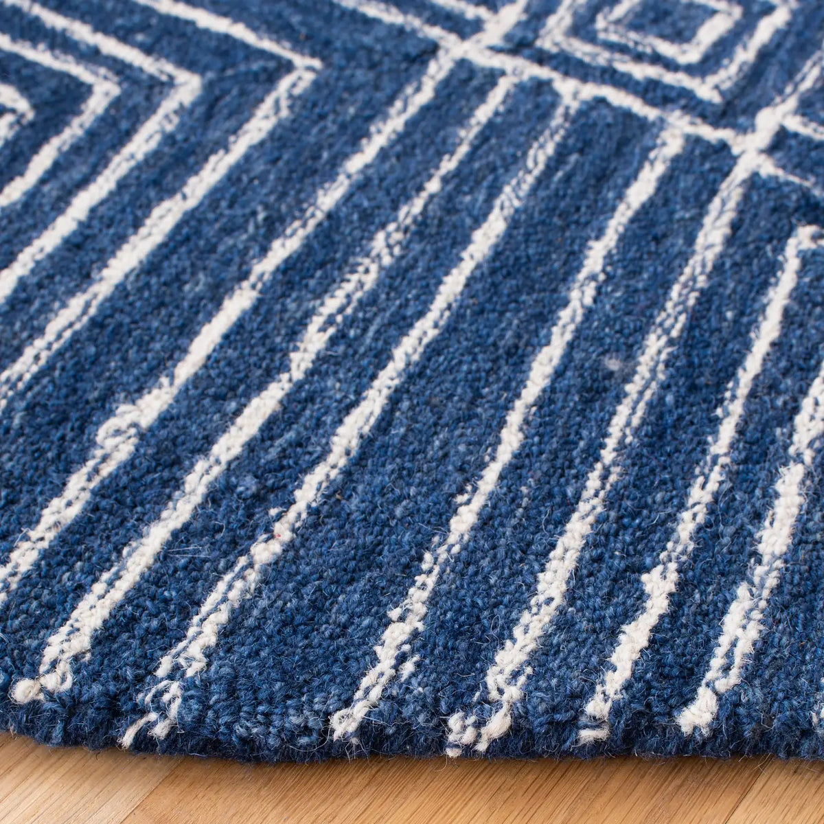 Safavieh Micro-Loop 5'-0" x 5'-0" Rug in Navy / Ivory