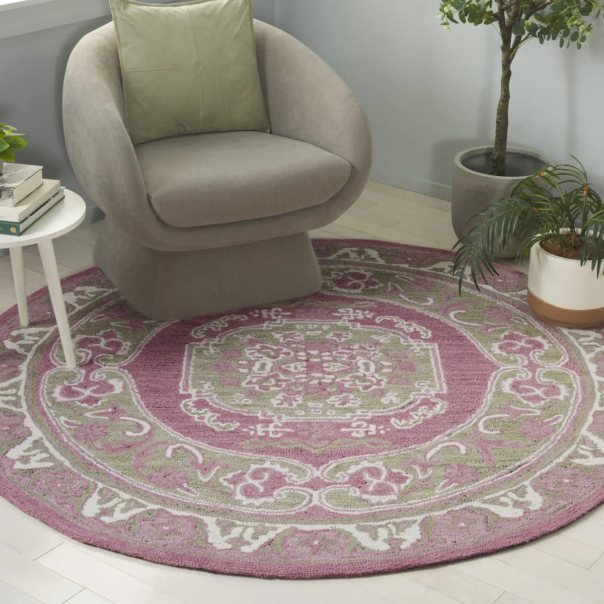Safavieh Savonnerie 6'-0" x 6'-0" Rug in Olive / Pink