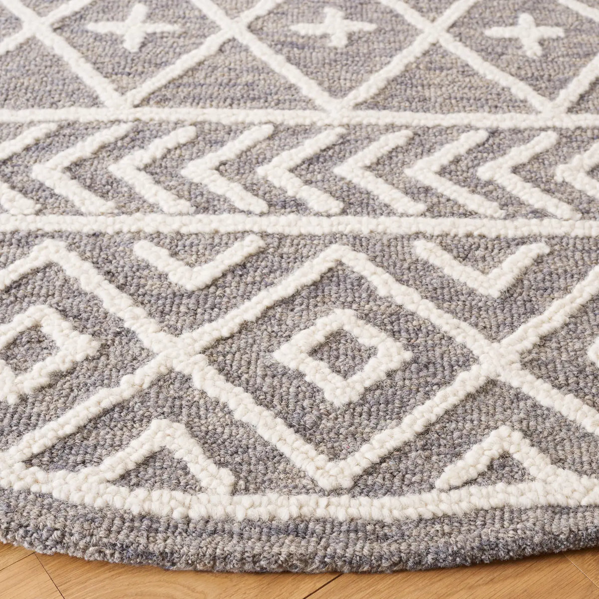 Safavieh Metro 6'-0" x 6'-0" Rug in Grey / Ivory