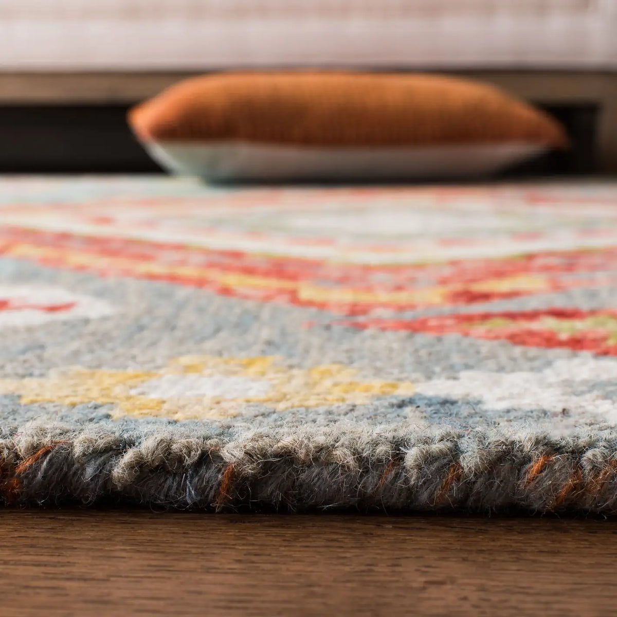 Safavieh Aspen 4'-0" x 6'-0" Rug in Grey / Red