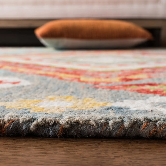 Safavieh Aspen 4'-0" x 6'-0" Rug in Grey / Red