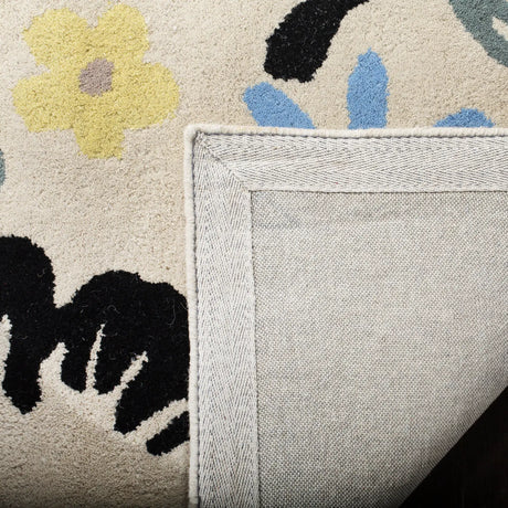 Safavieh Soho 3'-6" x 5'-6" Rug in Ivory / Multi