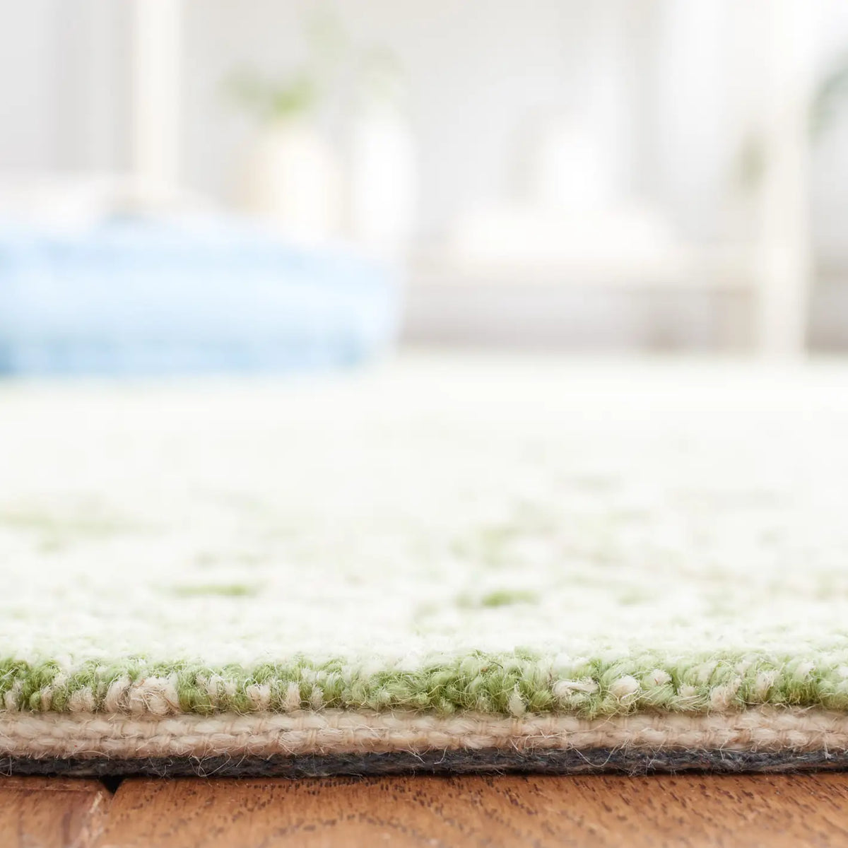 Safavieh Martha Stewart 4'-0" x 6'-0" Rug in Ivory / Green