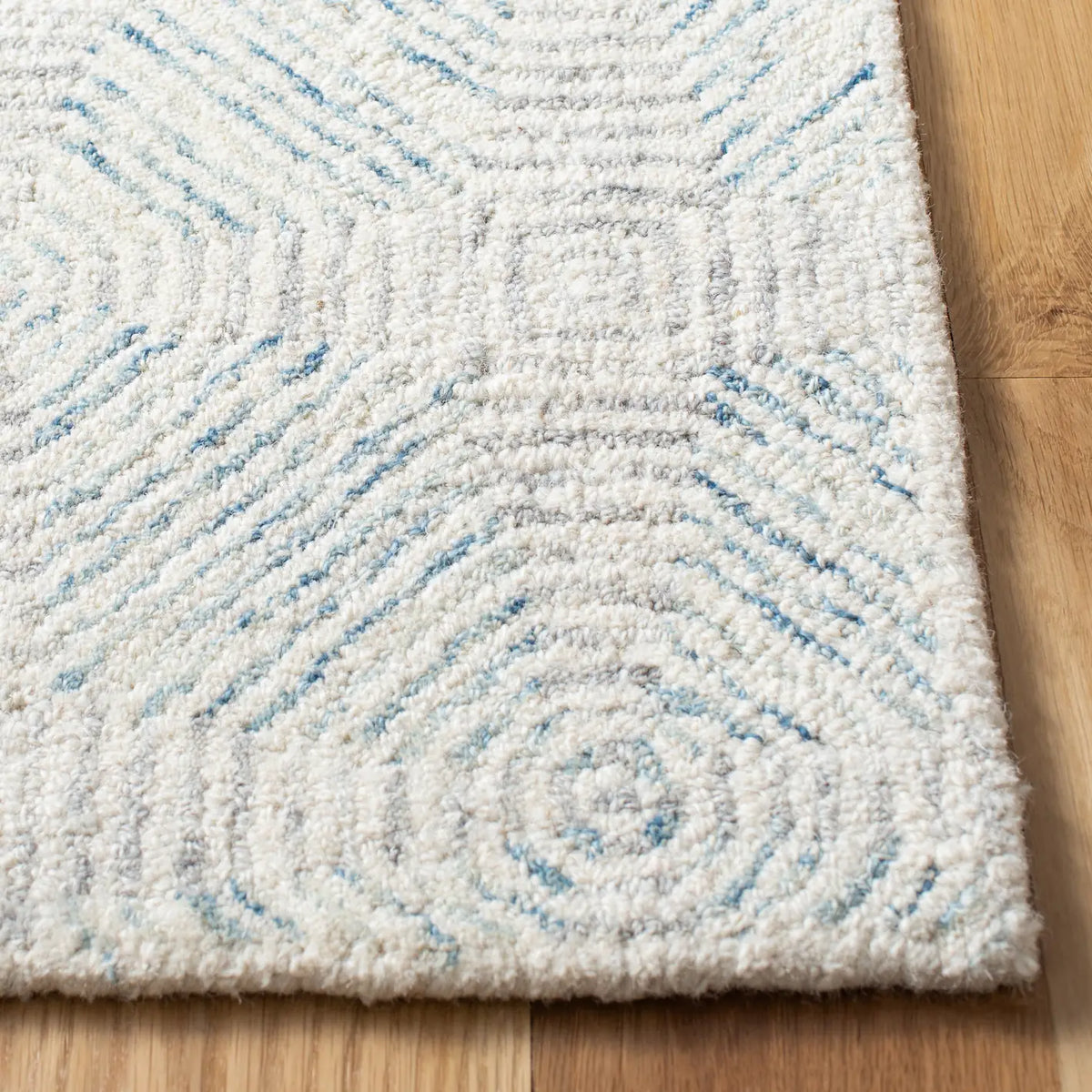 Safavieh Abstract 4'-0" x 6'-0" Rug in Ivory / Light Blue