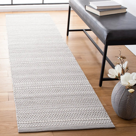 Safavieh Kilim 2'-3" x 9'-0" Rug in Grey / Beige