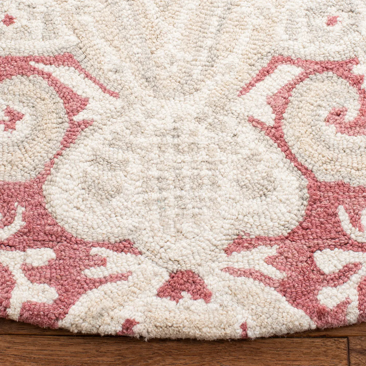 Safavieh Micro-Loop 5'-0" x 5'-0" Rug in Pink / Beige