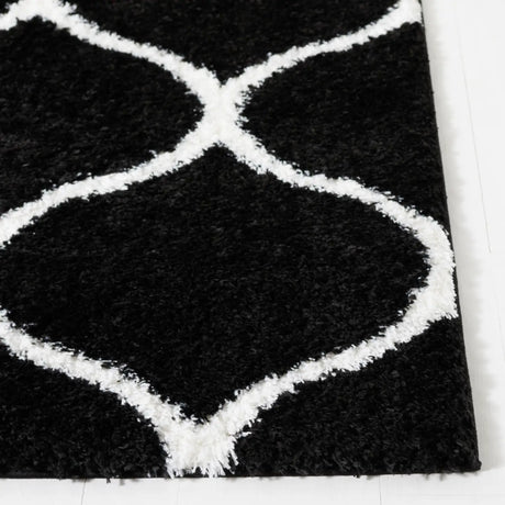 Safavieh Tahoe Shag 4'-0" x 6'-0" Rug in Black / White
