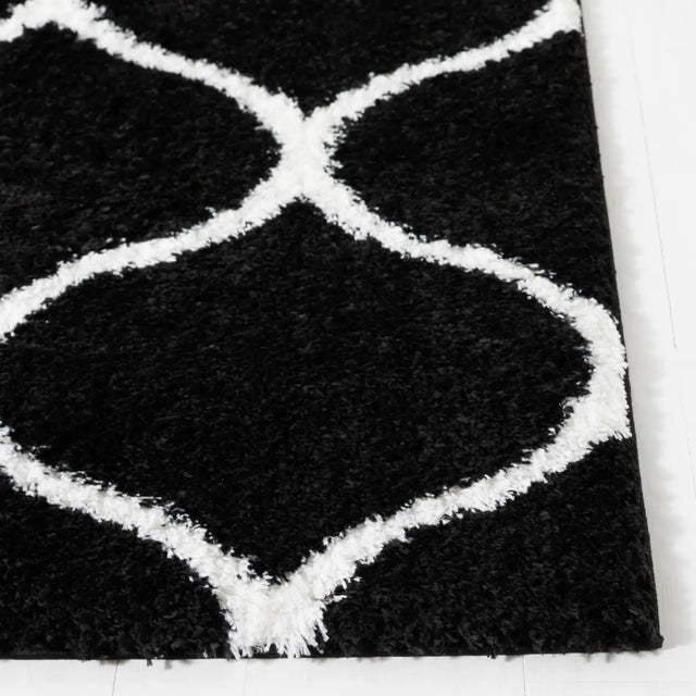 Safavieh Tahoe Shag 4'-0" x 6'-0" Rug in Black / White