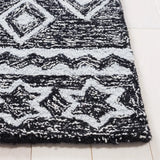 Safavieh Micro-Loop 4'-0" x 6'-0" Rug in Black / Ivory