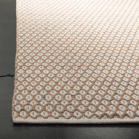 Safavieh Montauk 4'-0" x 6'-0" Rug in Orange / Ivory