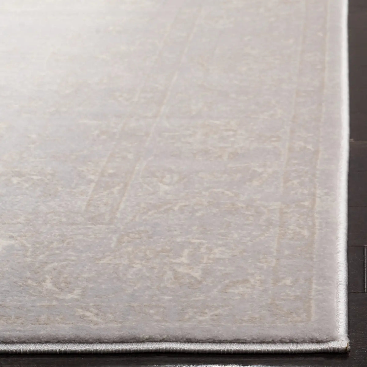 Safavieh Carnegie 4'-0" x 6'-0" Rug in Light Grey / Cream