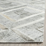 Safavieh Studio Leather 4'-0" x 6'-0" Rug in Ivory / Grey