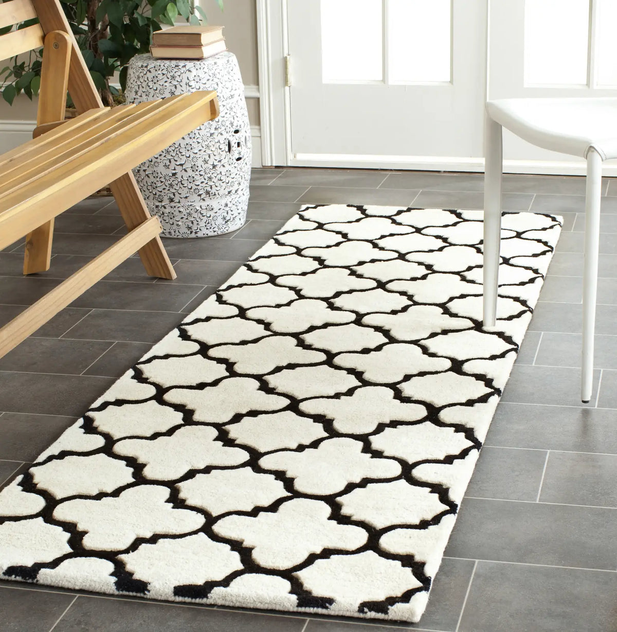 Safavieh Chatham 2'-3" x 11'-0" Rug in Ivory / Black