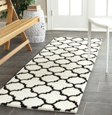 Safavieh Chatham 2'-3" x 11'-0" Rug in Ivory / Black