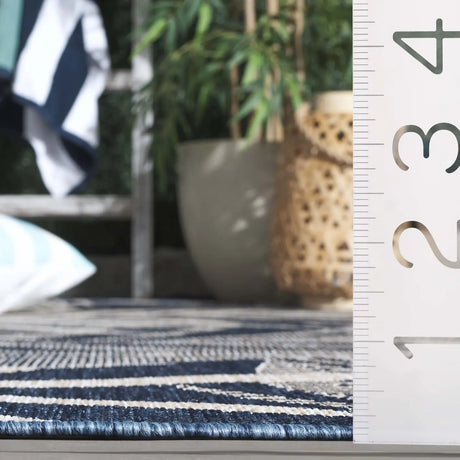 Safavieh Beach House 4'-0" x 6'-0" Rug in Blue / Ivory