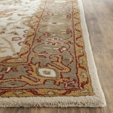 Safavieh Antiquity 4'-0" x 6'-0" Rug in Ivory
