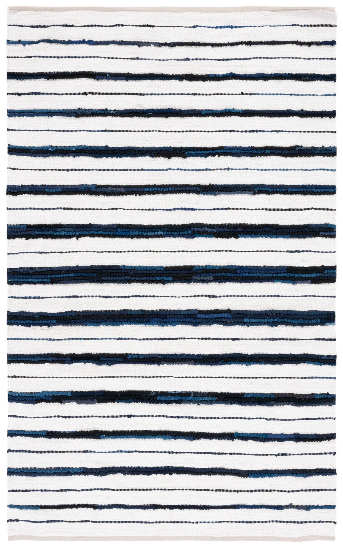 Safavieh Montauk 4'-0" x 6'-0" Rug in Navy / Ivory