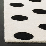 Safavieh Safavieh Kids 5'-0" x 7'-0" Rug in Ivory / Black