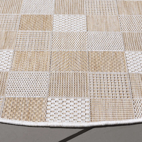 Safavieh Courtyard 6'-7" x 6'-7" Rug in Natural / Beige