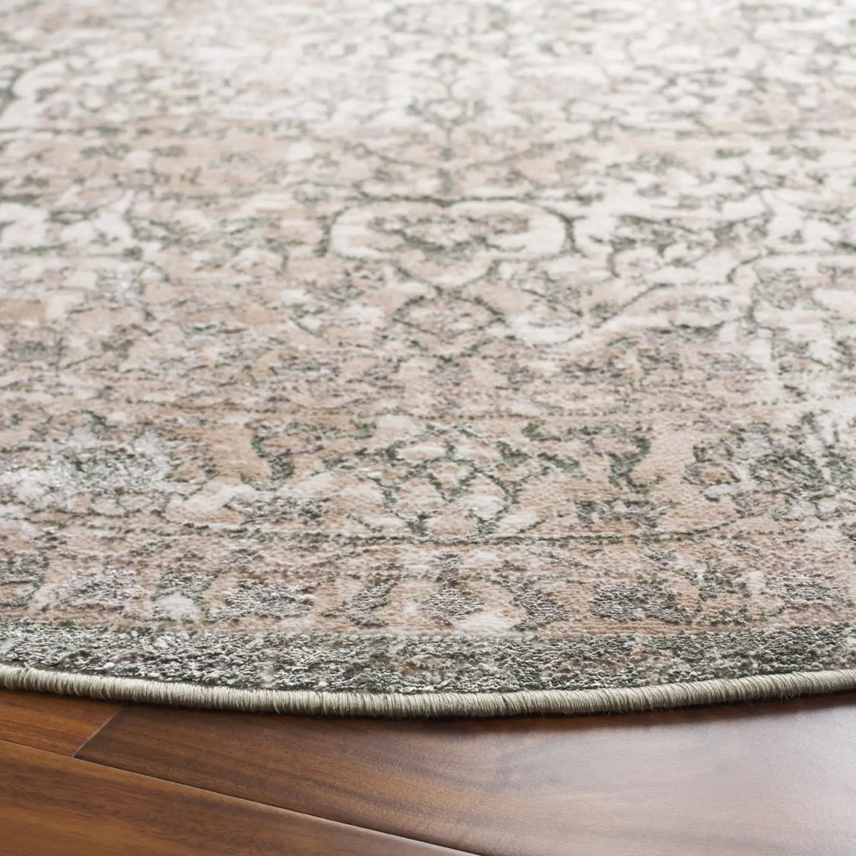 Safavieh Orchard 6'-7" x 6'-7" Rug in Green / Ivory