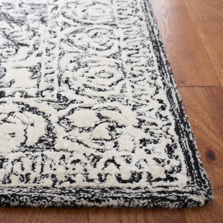Safavieh Precious 4'-0" x 6'-0" Rug in Black / Ivory