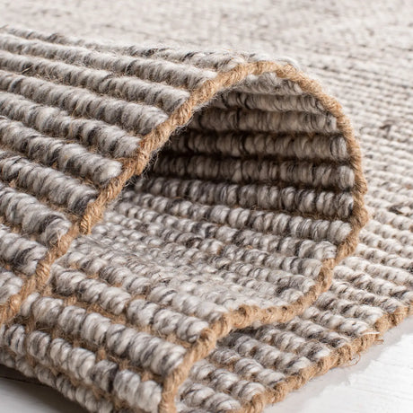 Safavieh Natural Fiber 4'-0" x 6'-0" Rug in Silver / Natural