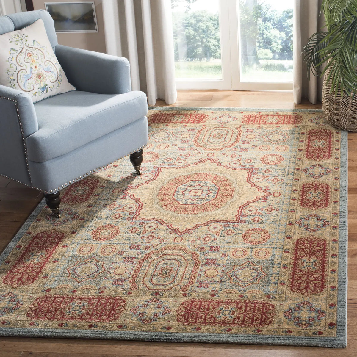 Safavieh Mahal 4'-0" x 5'-7" Rug in Navy / Red