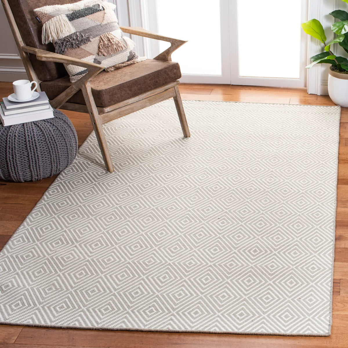 Safavieh Wilton 5'-0" x 8'-0" Rug in Light Grey / Ivory