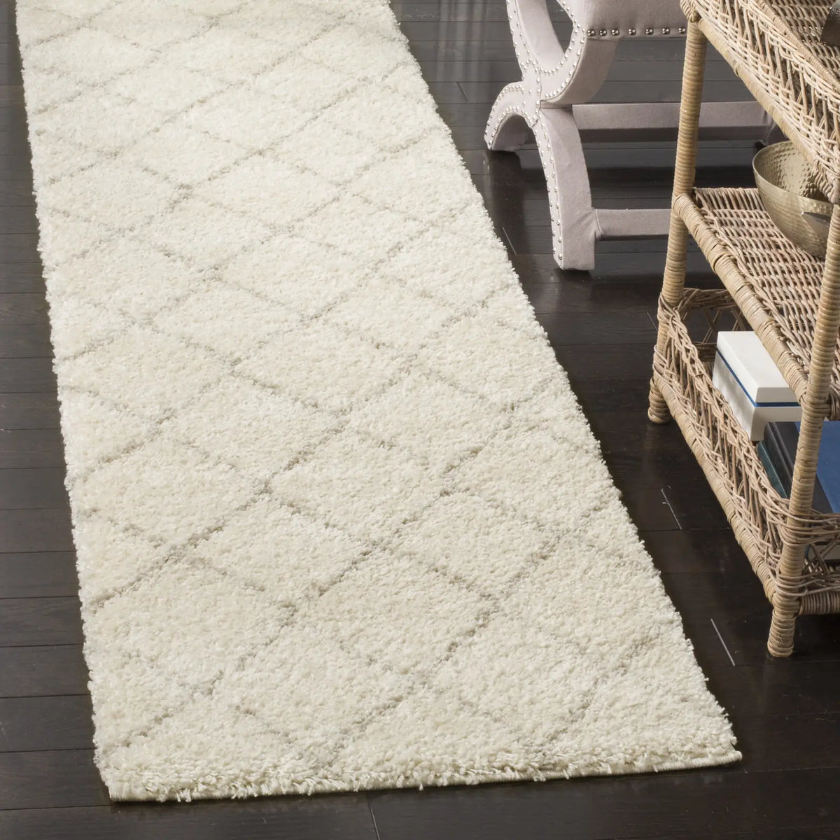 Safavieh Arizona Shag 2'-3" x 10'-0" Rug in Ivory / Beige