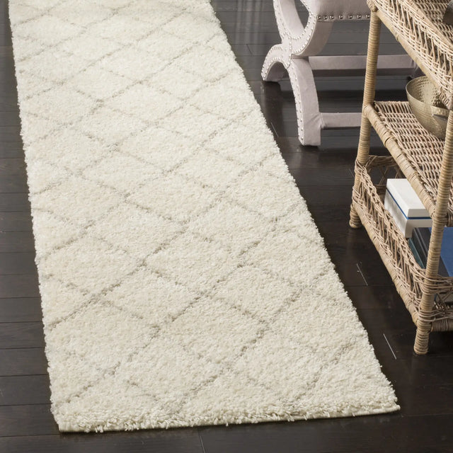 Safavieh Arizona Shag 2'-3" x 10'-0" Rug in Ivory / Beige
